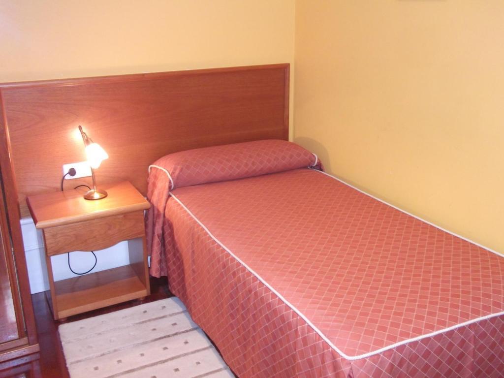 Val de Serantes Ferrol Bilik gambar